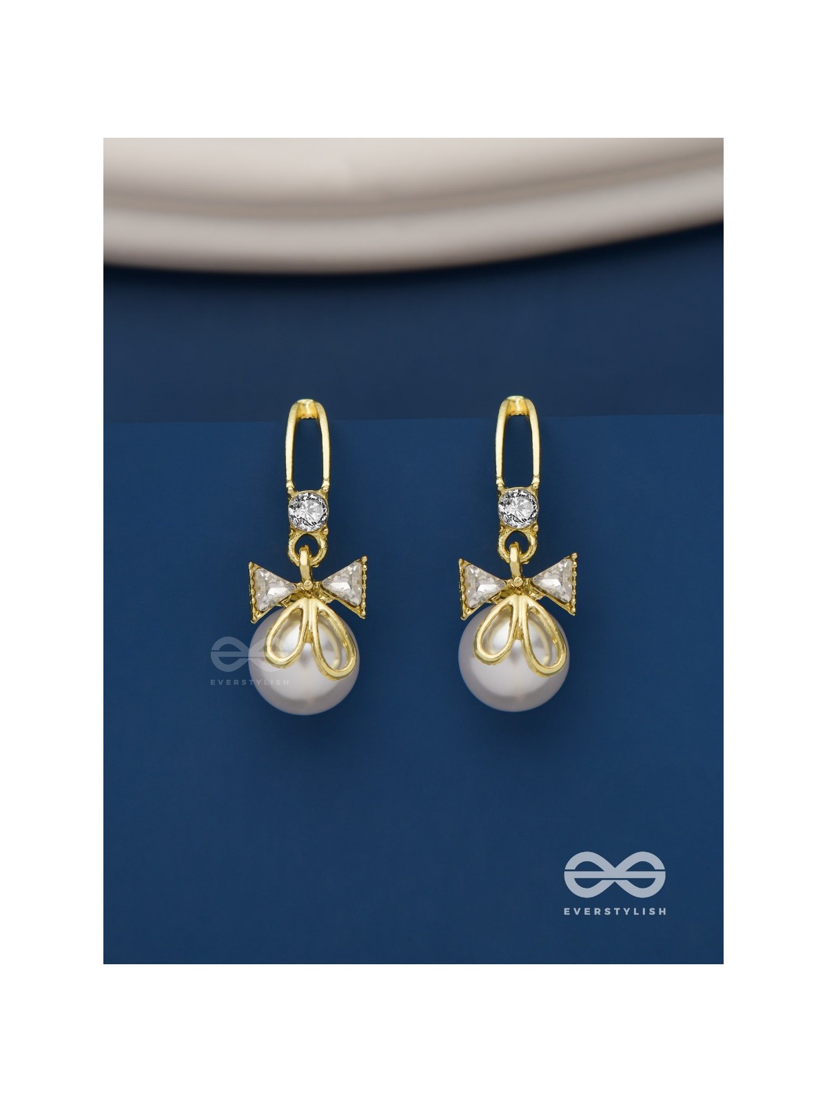 Royal chic-  Golden dangling earrings with crystal and pearl 