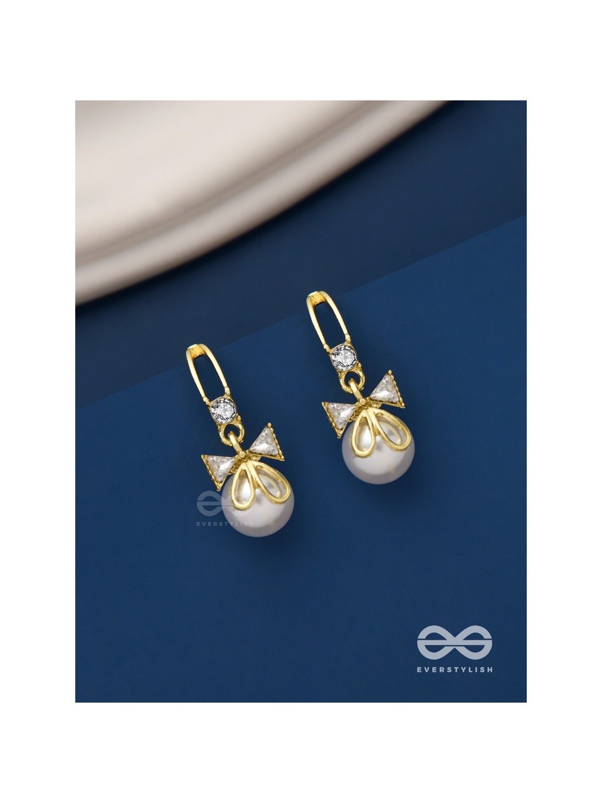 Royal chic-  Golden dangling earrings with crystal and pearl 