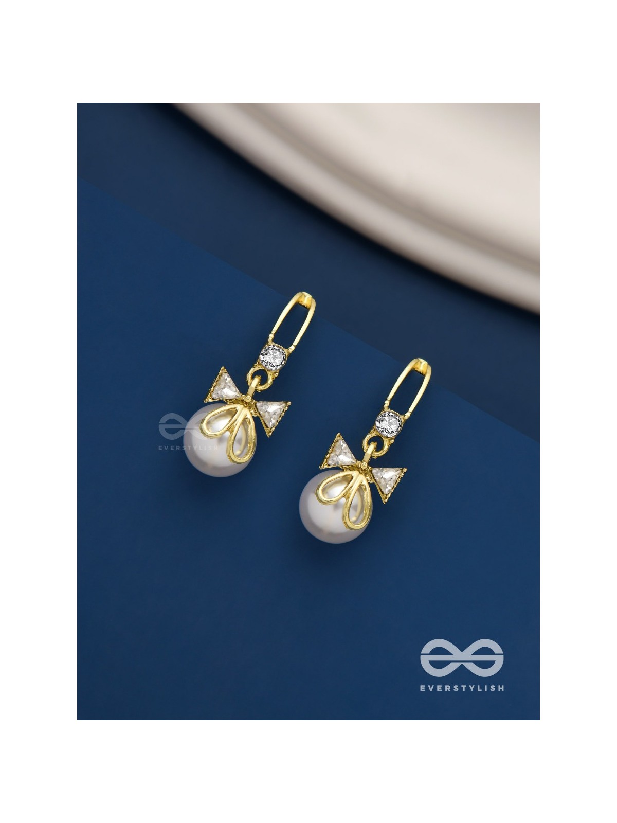 Royal chic-  Golden dangling earrings with crystal and pearl 