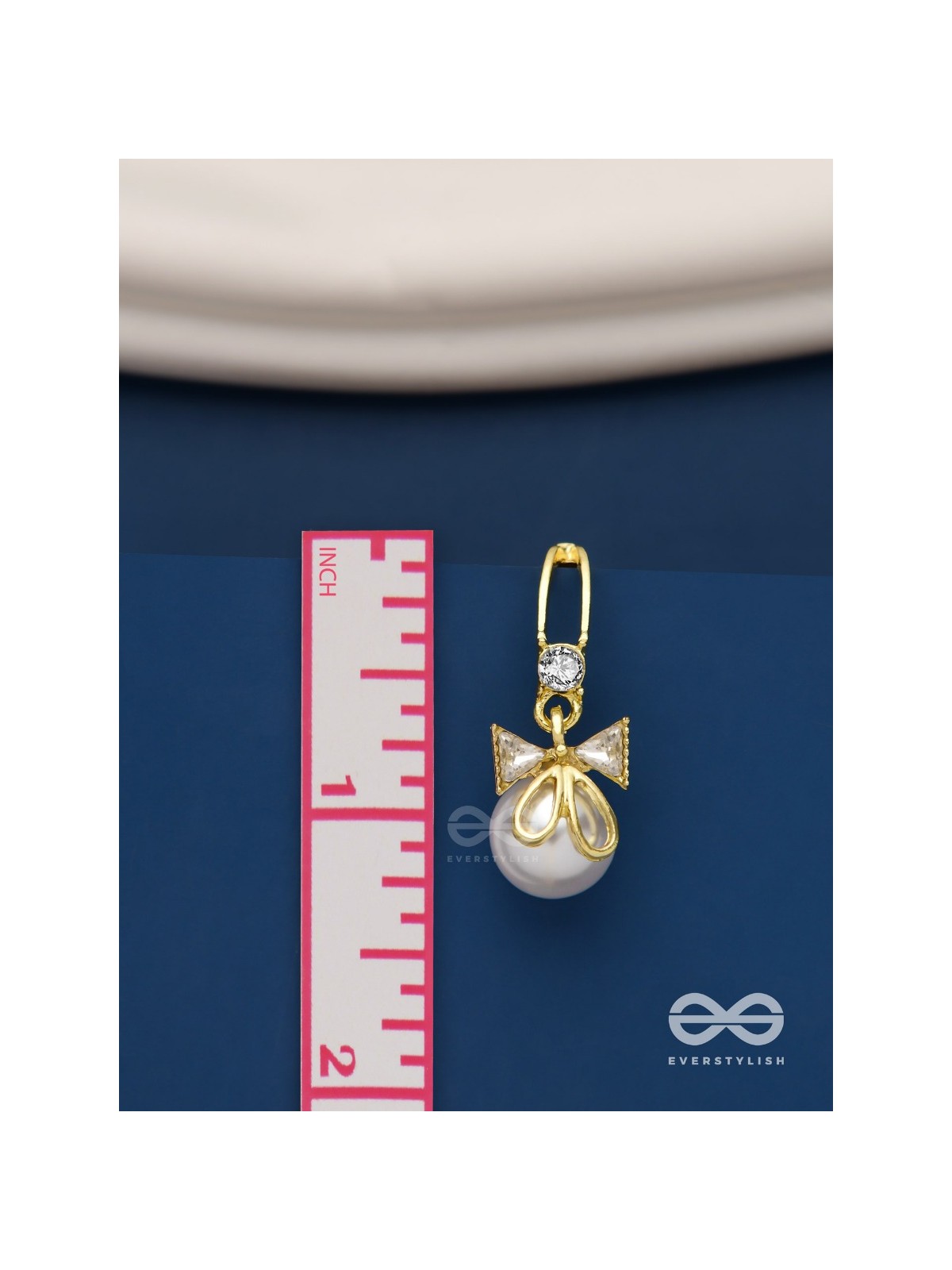 Royal chic-  Golden dangling earrings with crystal and pearl 