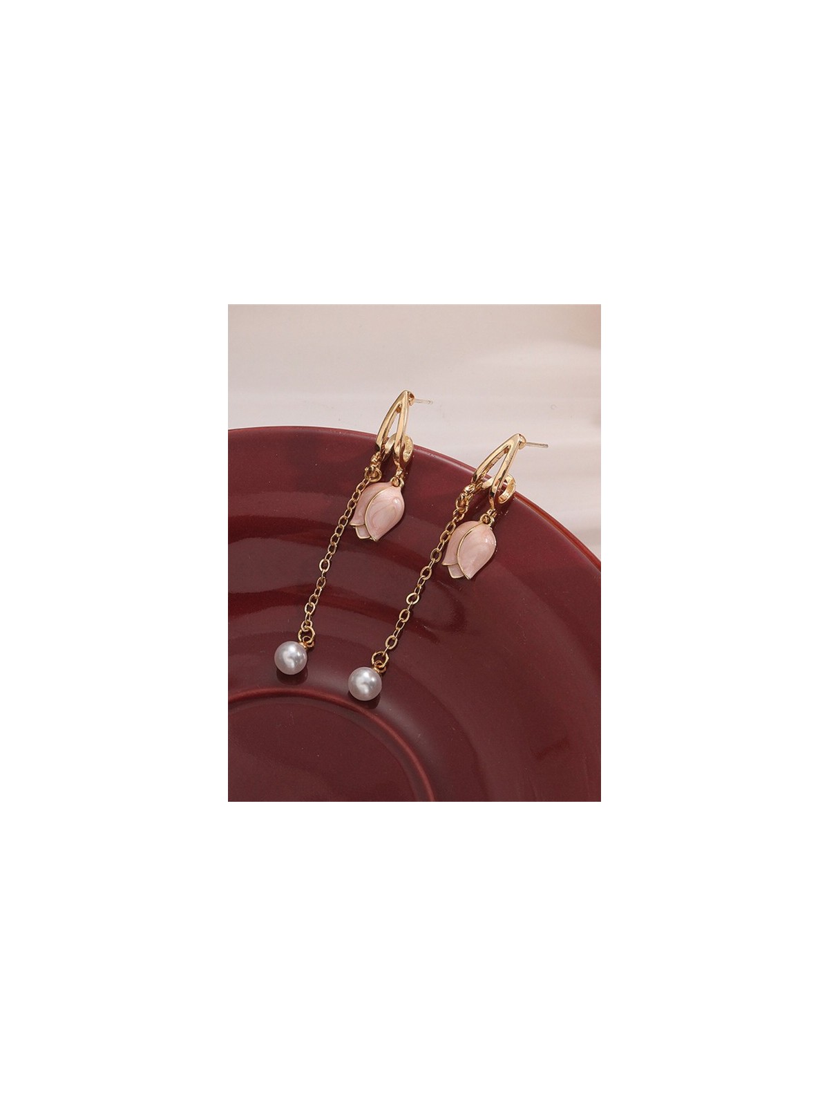 Soft resilience - Golden dangling earrings with pink rosé  