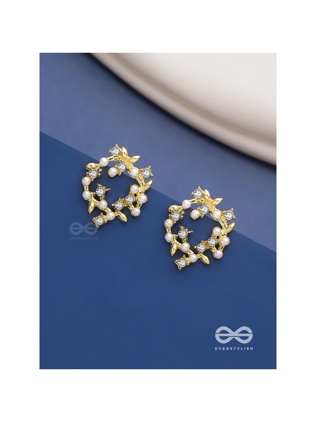 Emerald vines -Wreath shaped pearl studs 