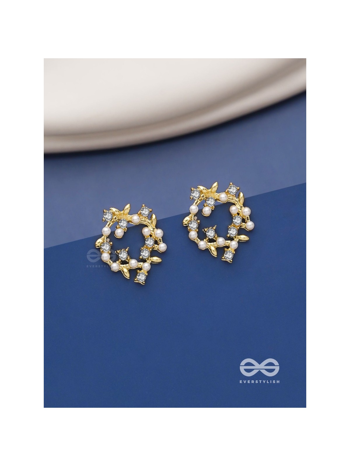 Emerald vines -Wreath shaped pearl studs 
