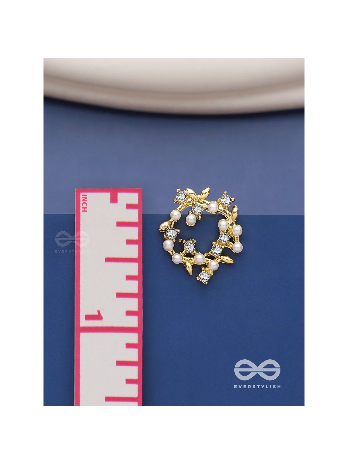 Emerald vines -Wreath shaped pearl studs 