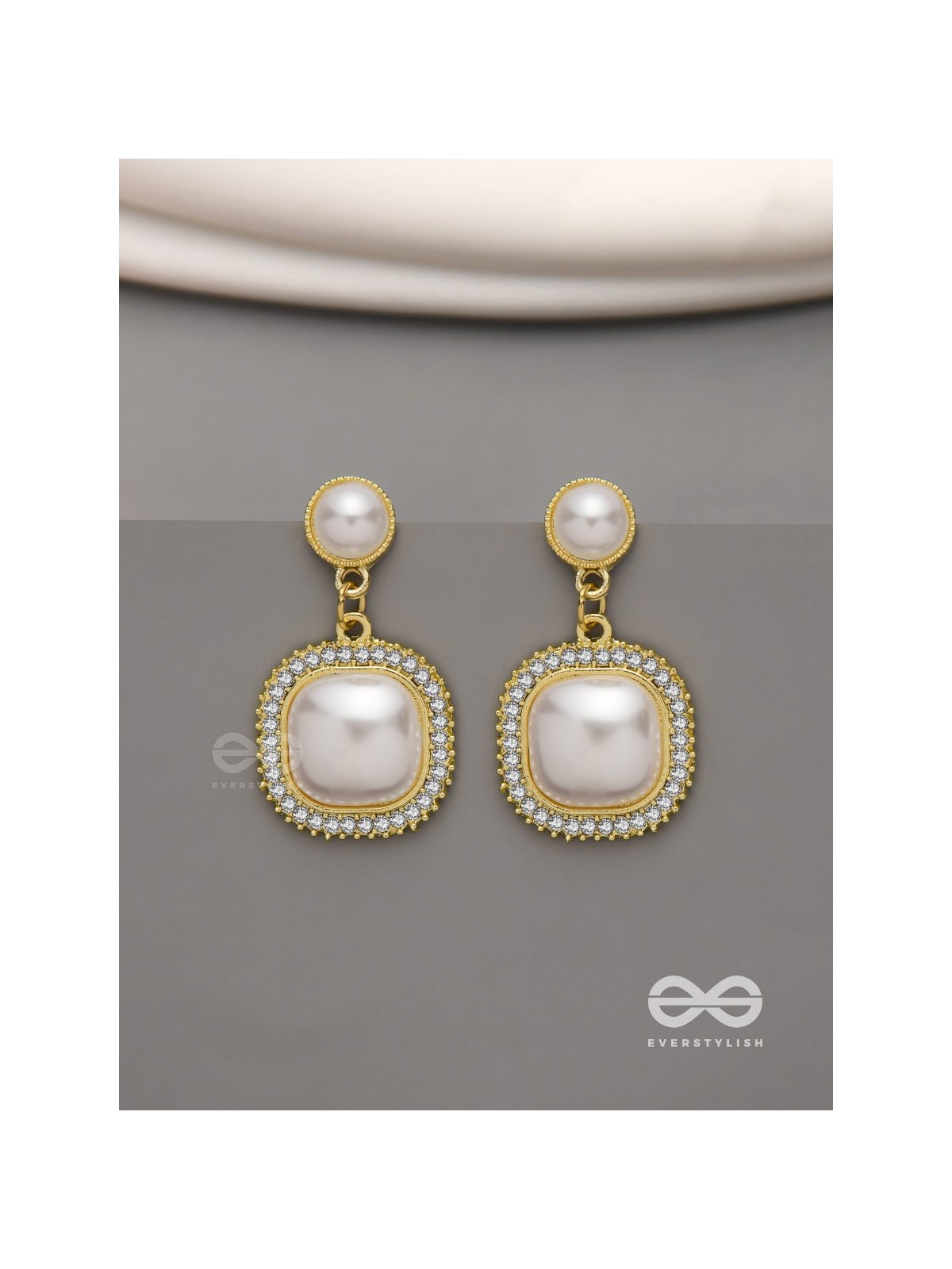  Ageless reverie - Earring studded with pearl and crystal 