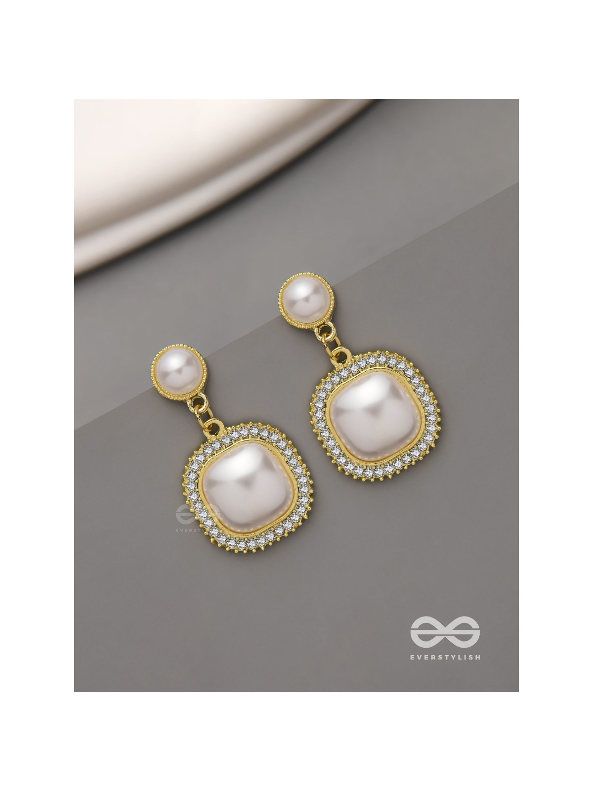 Ageless reverie - Earring studded with pearl and crystal 