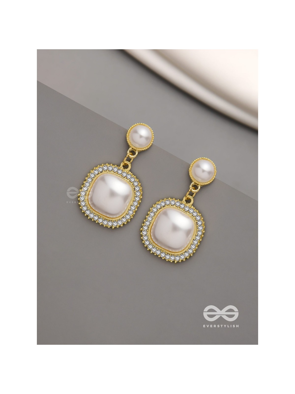  Ageless reverie - Earring studded with pearl and crystal 