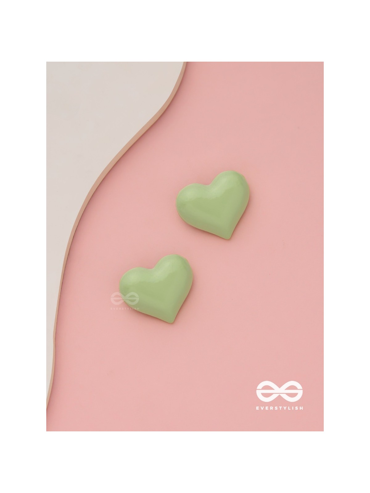 Lush amour - Green heart shaped studs 