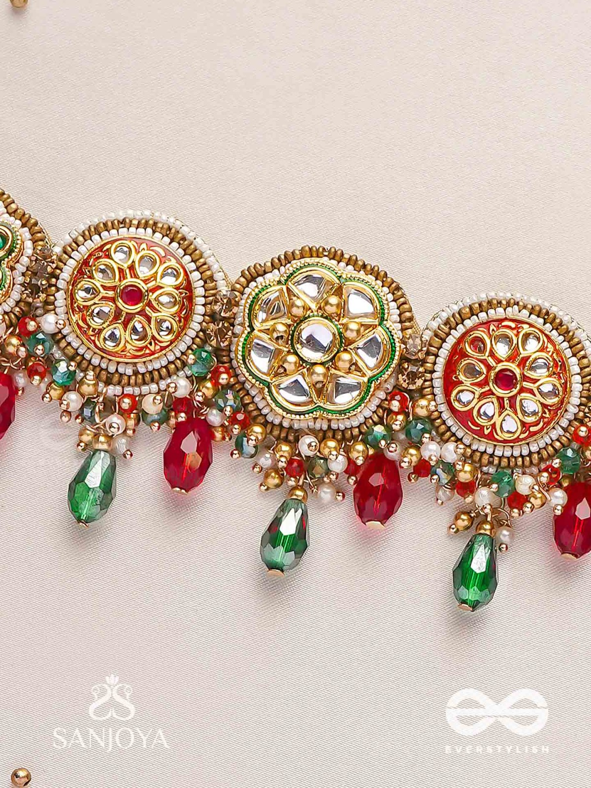 KUSUMAVALI - ROW OF FLOWERS - NECKLACE WITH CIRCULAR MOTIFS WITH GREEN, RED AND GOLDEN ELEMENTS