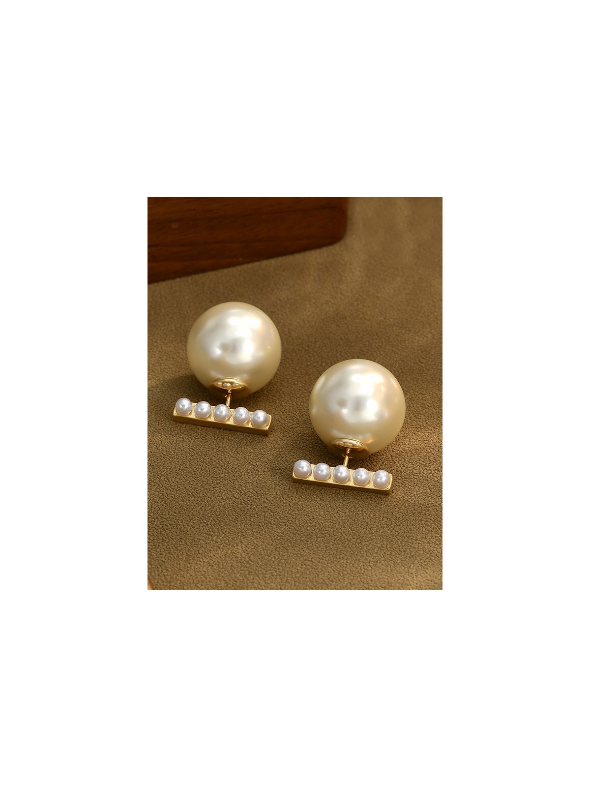 Gleam Pearls- Pearl stud earrings