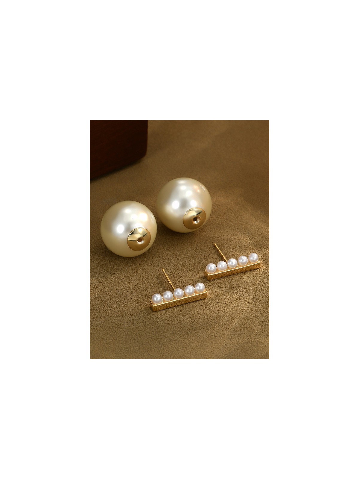 Gleam Pearls- Pearl stud earrings