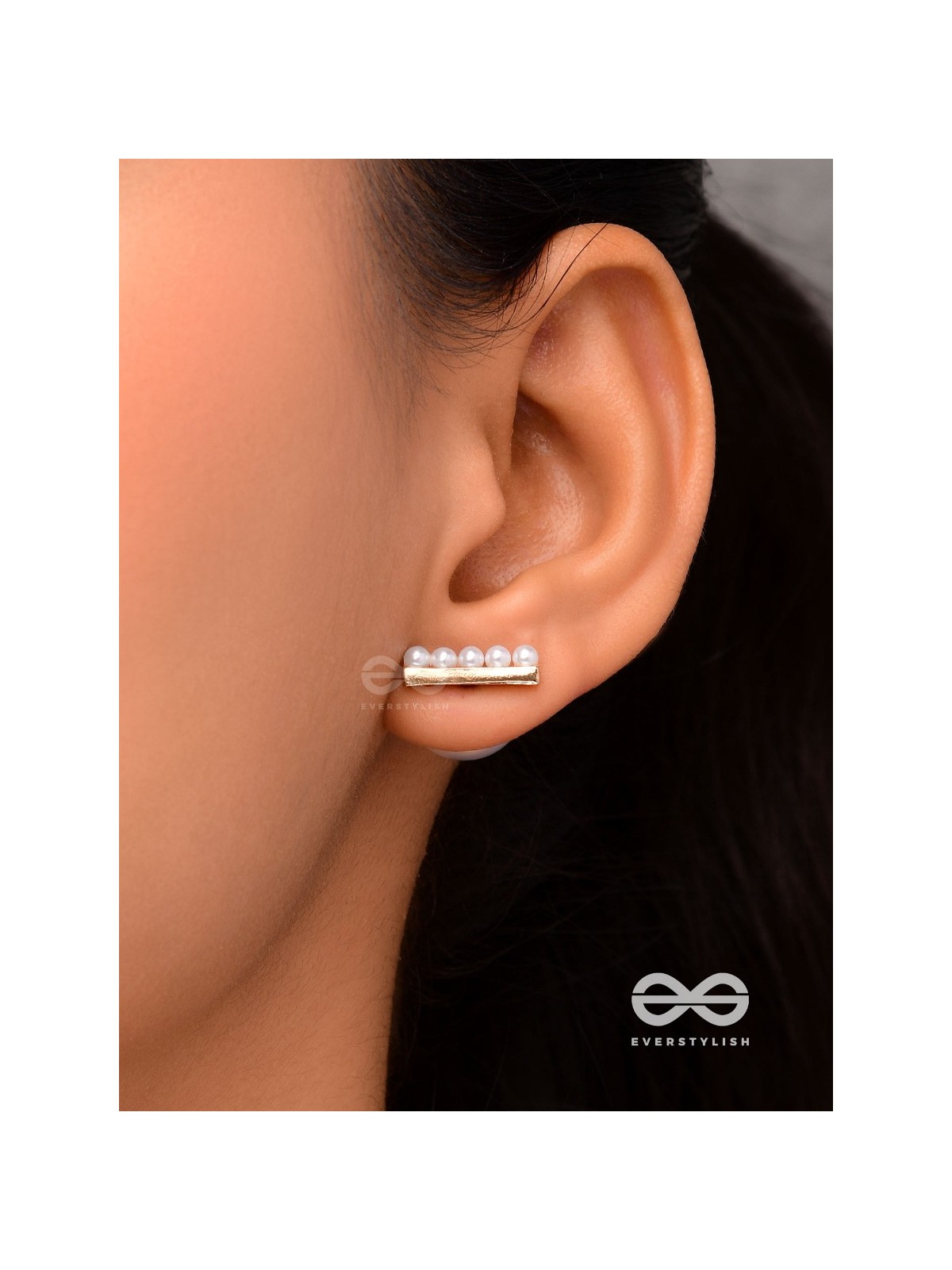 Gleam Pearls- Pearl stud earrings