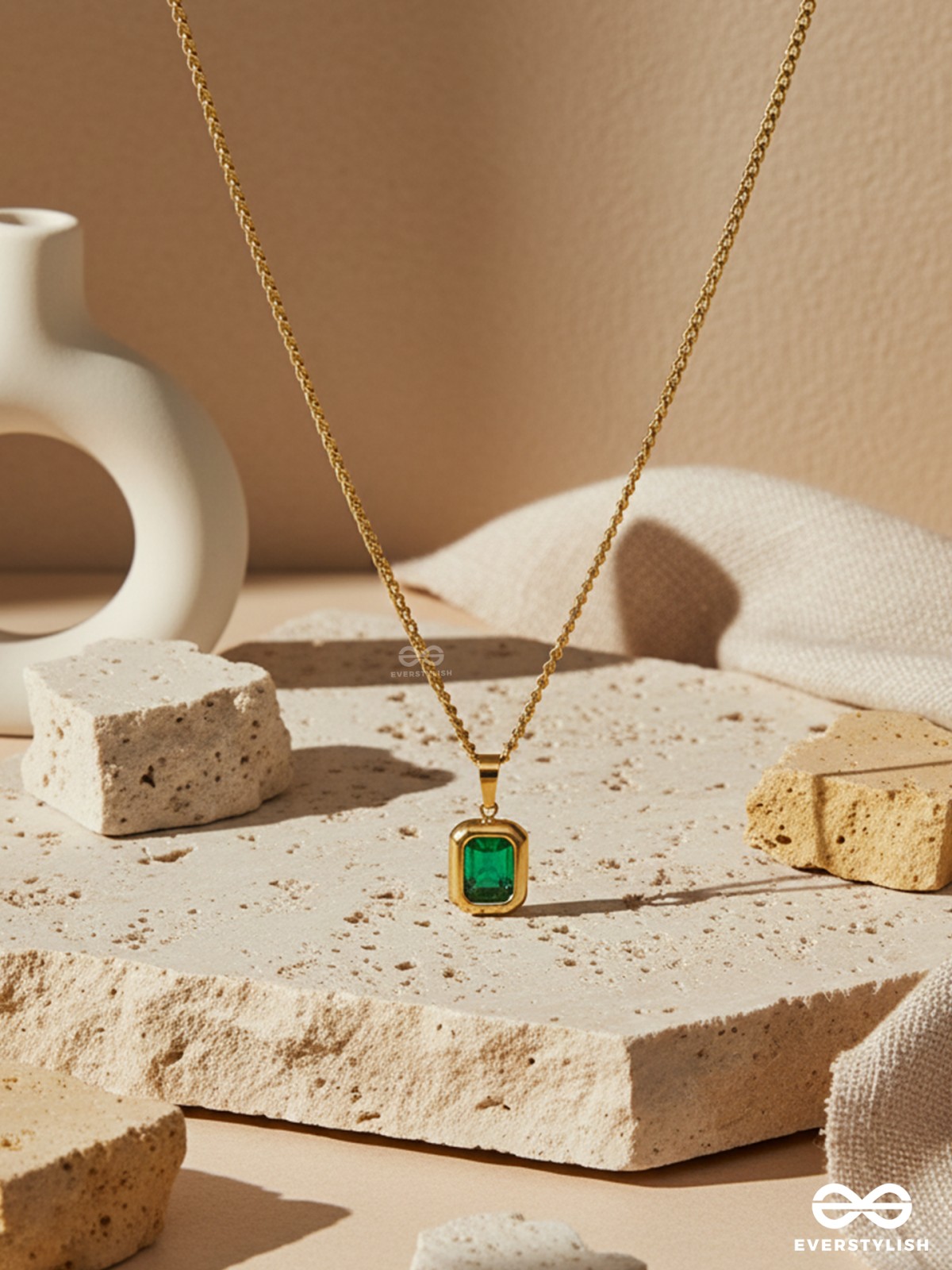 JADE GLEAM - STAINLESS STEEL ANTI-TARNISH EMERALD PENDANT NECKLACE