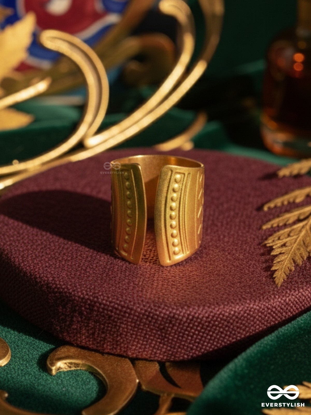 REGAL ARC - ENGRAVED STAINLESS STEEL ANTI-TARNISH RING