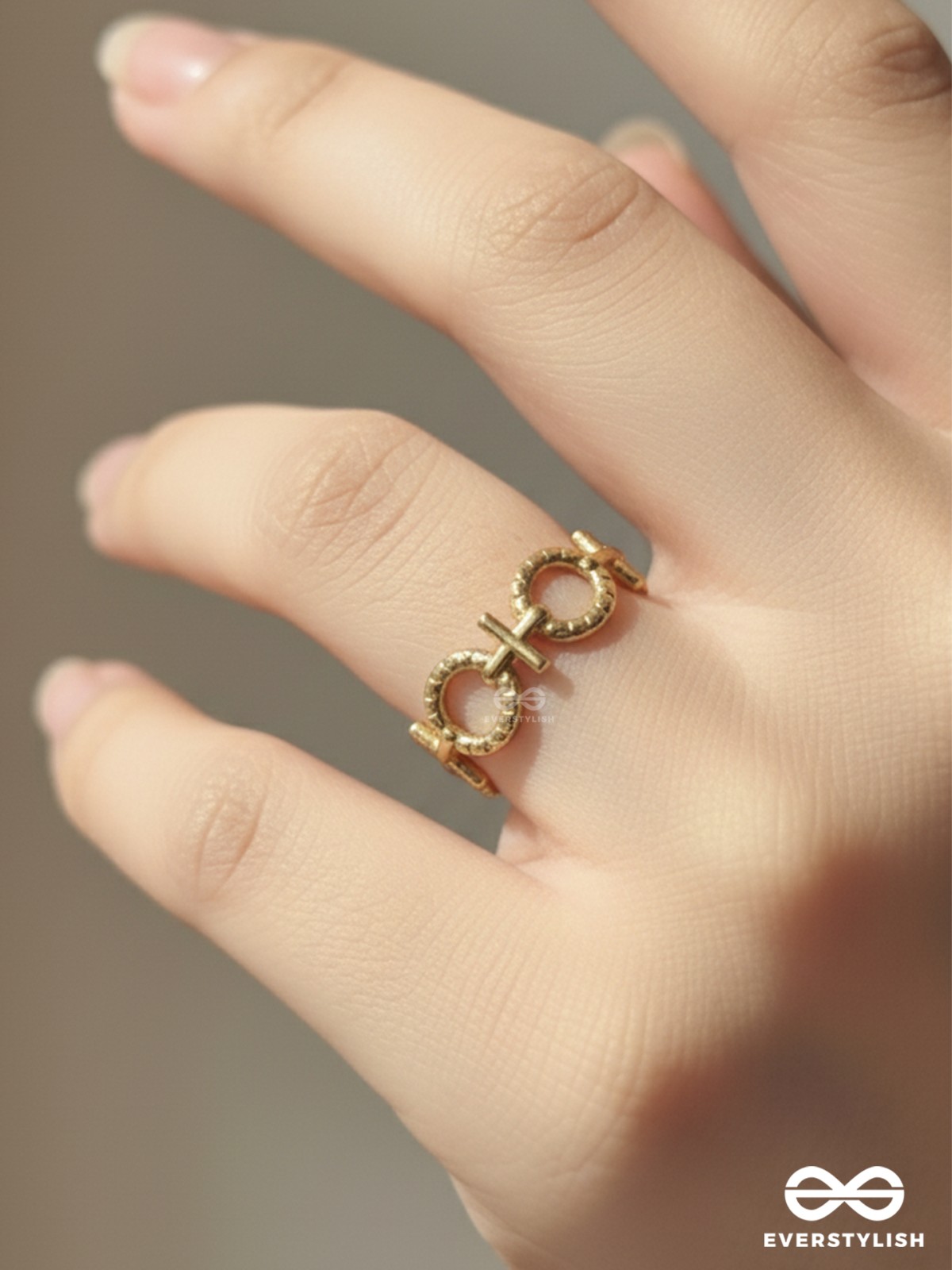 SACRED TIES - STAINLESS STEEL ANTI-TARNISH GOLDEN GEOMETRIC RING