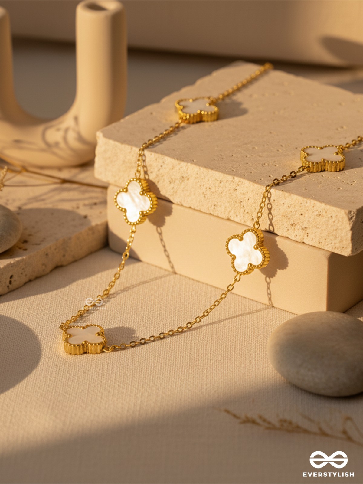 GOLDEN WHITE CLOVER -  STAINLESS STEEL NECKLACE