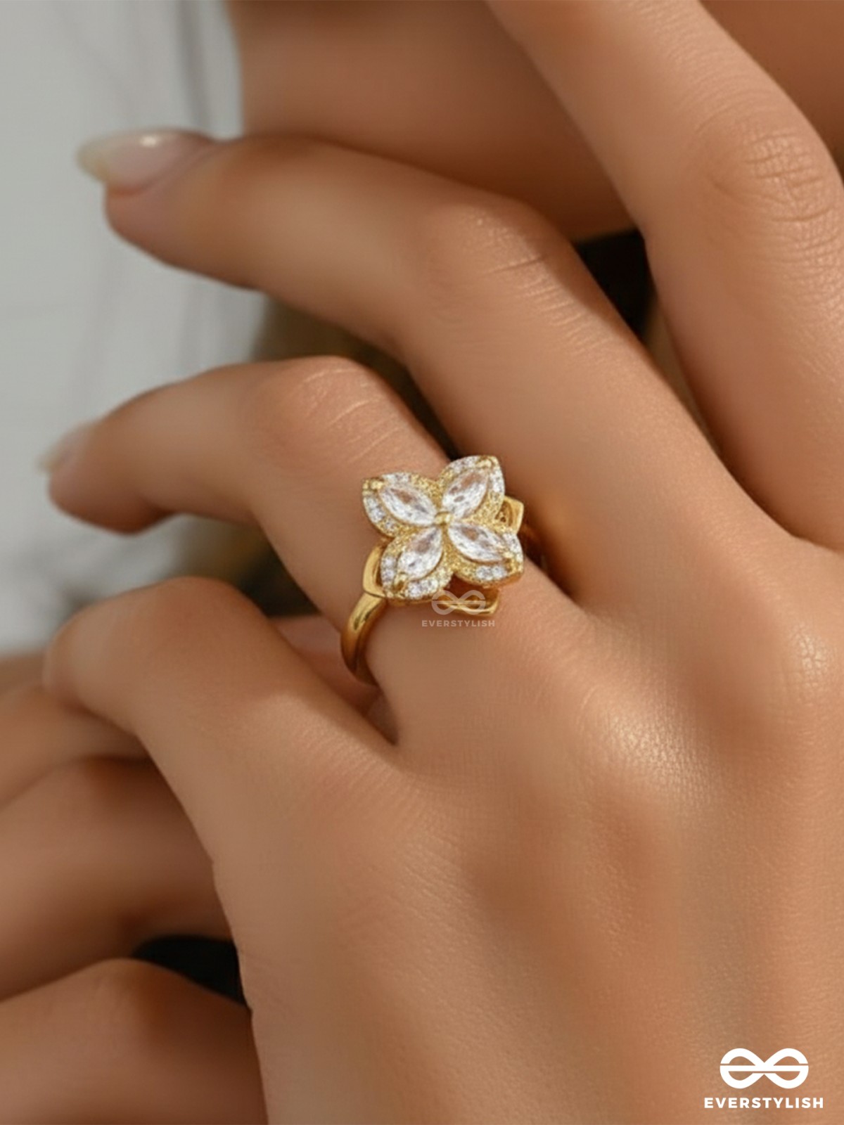 DREAMY MAGNOLIA -  ANXIETY SPINNING RING INLAID WITH CUBIC ZICRONIA STONES