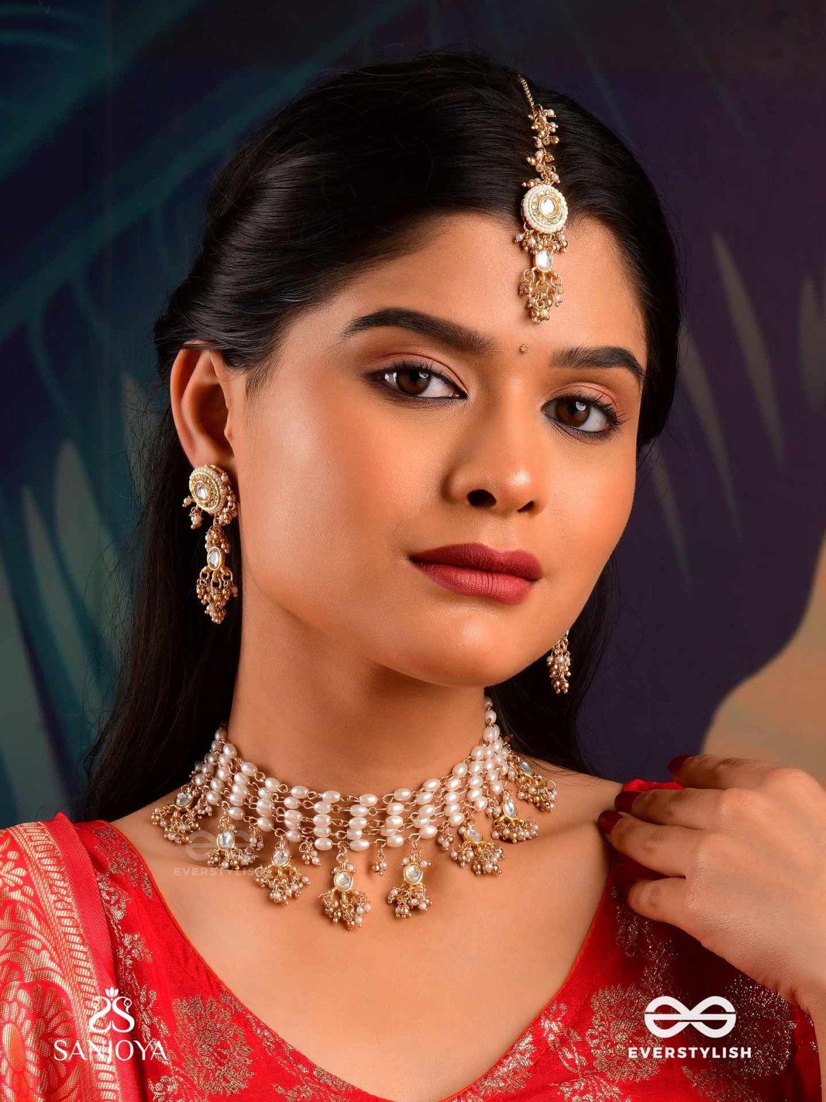 HIRANYA - GOLDEN GRACE -  HANDMADE KUNDAN SET WITH NECKLACE, EARRINGS AND MAANGTIKA