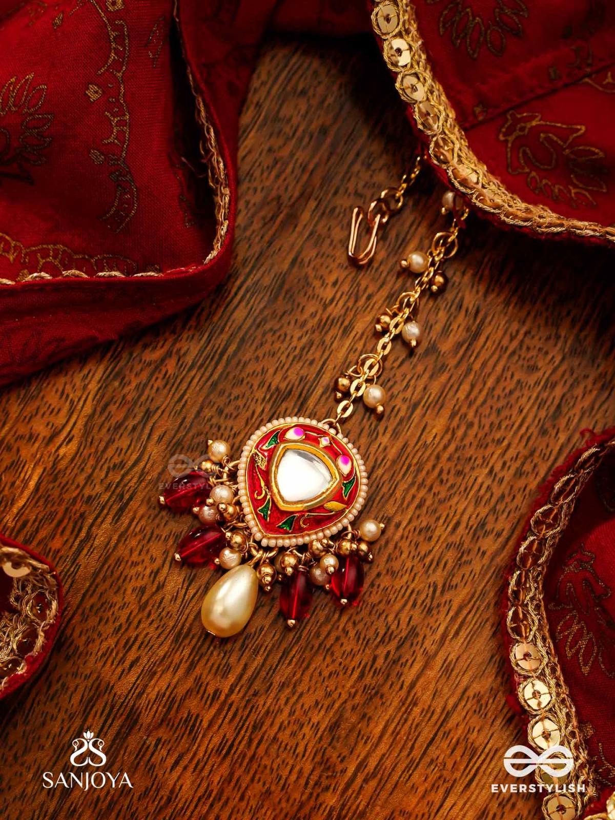 JWLALA - FLAME-LIKE BEAUTY - MAJESTIC HANDCRAFTED KUNDAN MAANGTIKA WITH ORNATE RED AND GOLDEN DETAILS