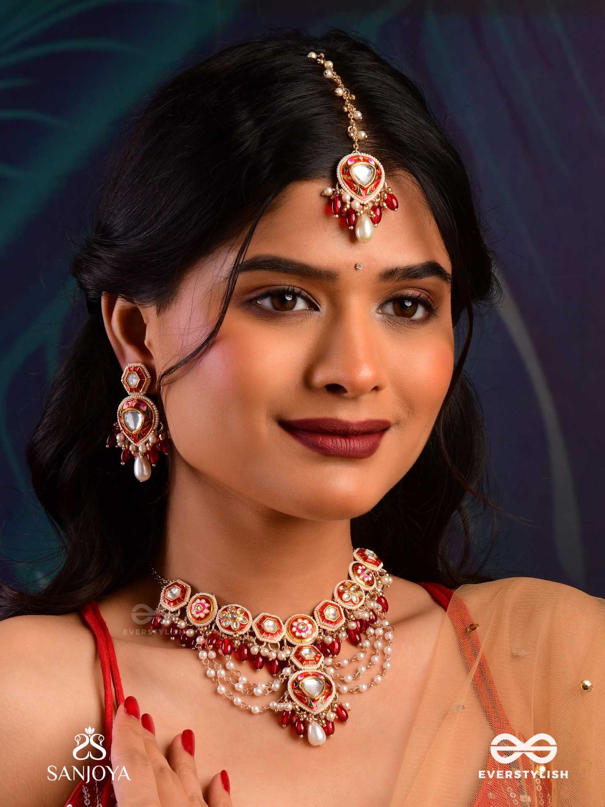 JWLALA - FLAME-LIKE BEAUTY - MAJESTIC HANDCRAFTED KUNDAN MAANGTIKA WITH ORNATE RED AND GOLDEN DETAILS