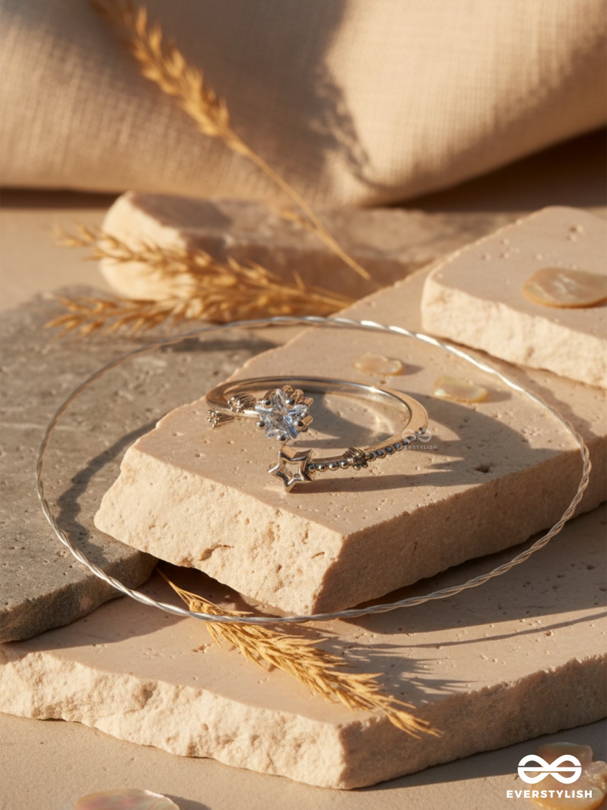 STARDUST WISH - DREAMY STAR AND FLOWER ADJUSTABLE RING