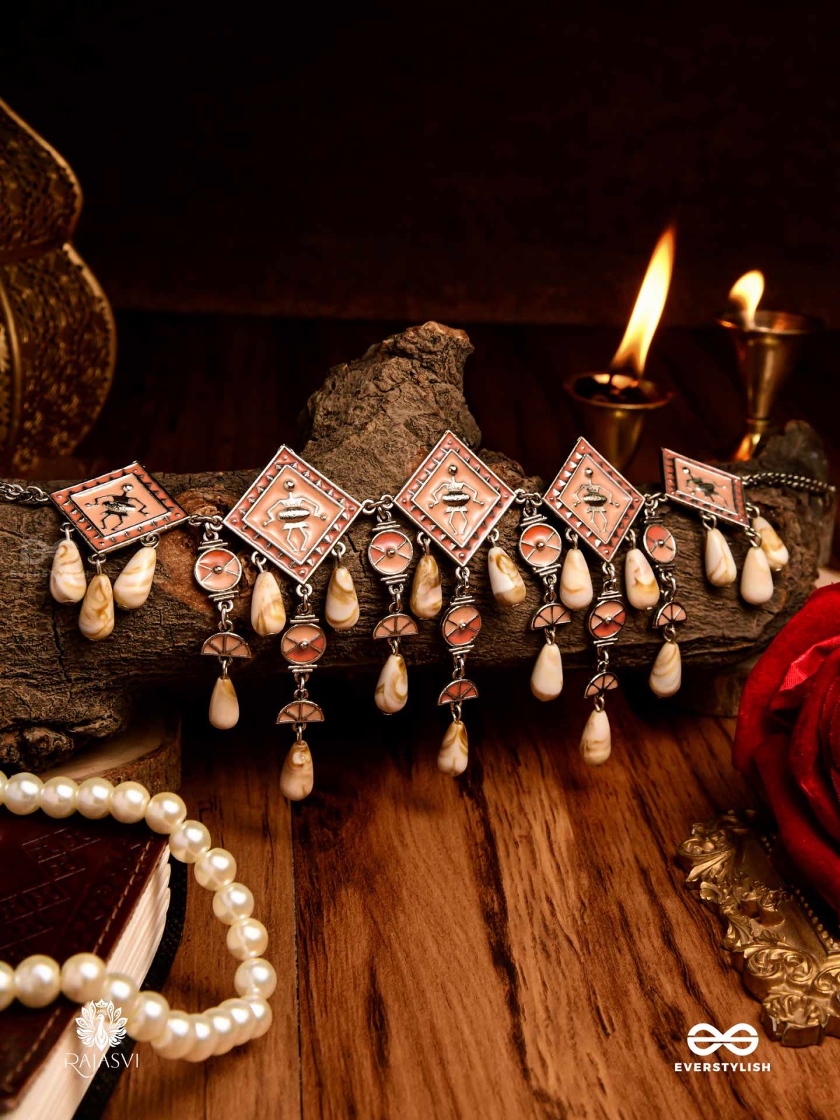 MISTI REET - STATEMENT SHELLS CHOKER 