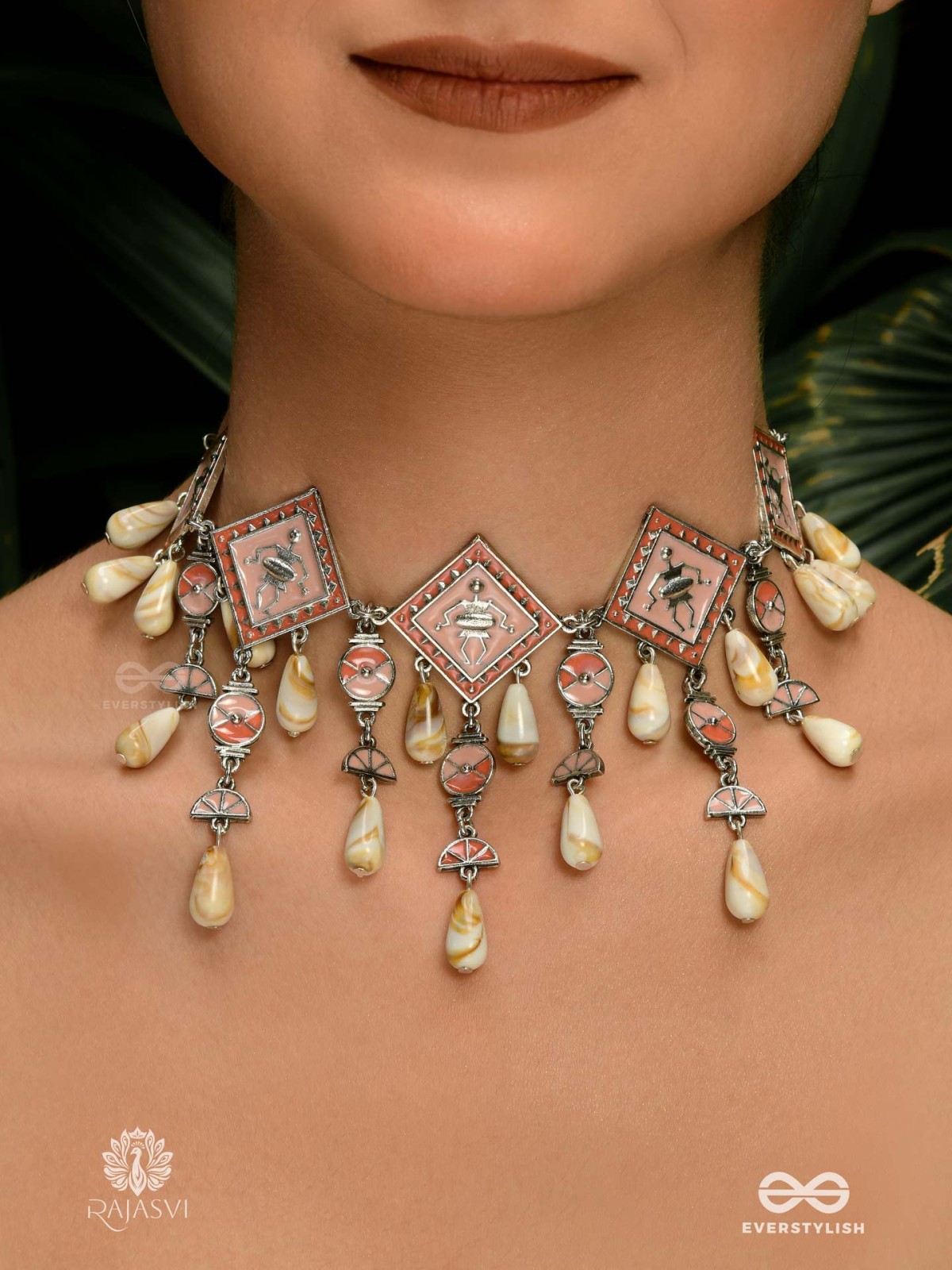 MISTI REET - STATEMENT SHELLS CHOKER 