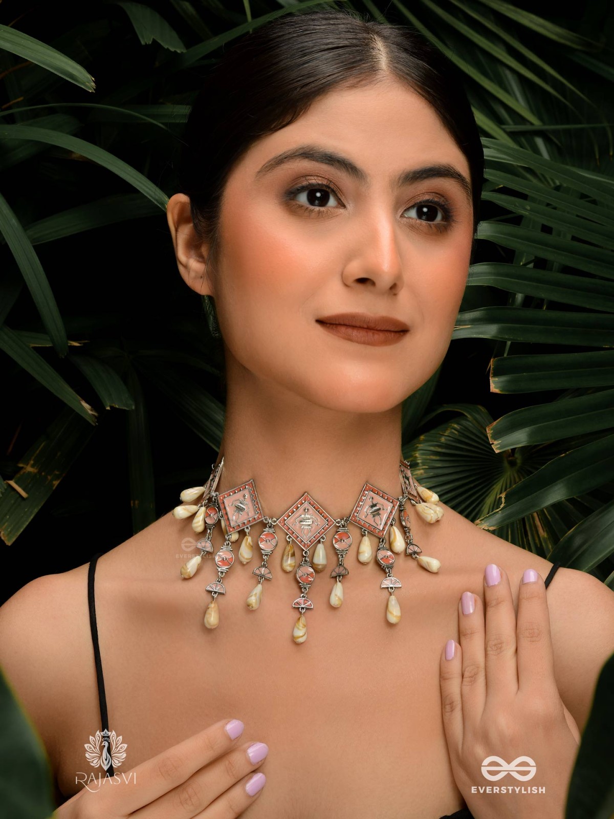 MISTI REET - STATEMENT SHELLS CHOKER 