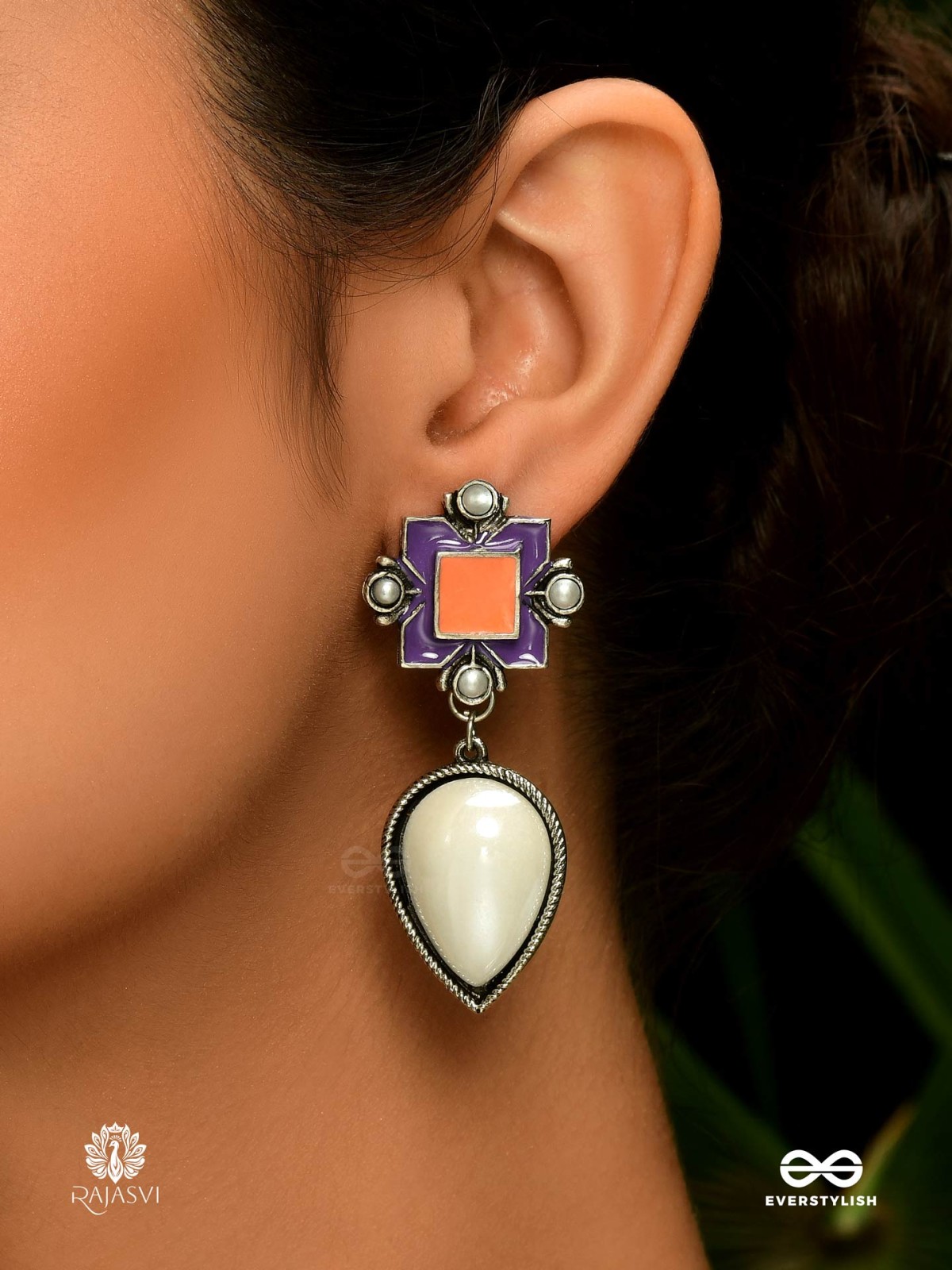 DROPLET DREAM – GEOMETRIC ENAMEL STUD WITH PEARL DROP