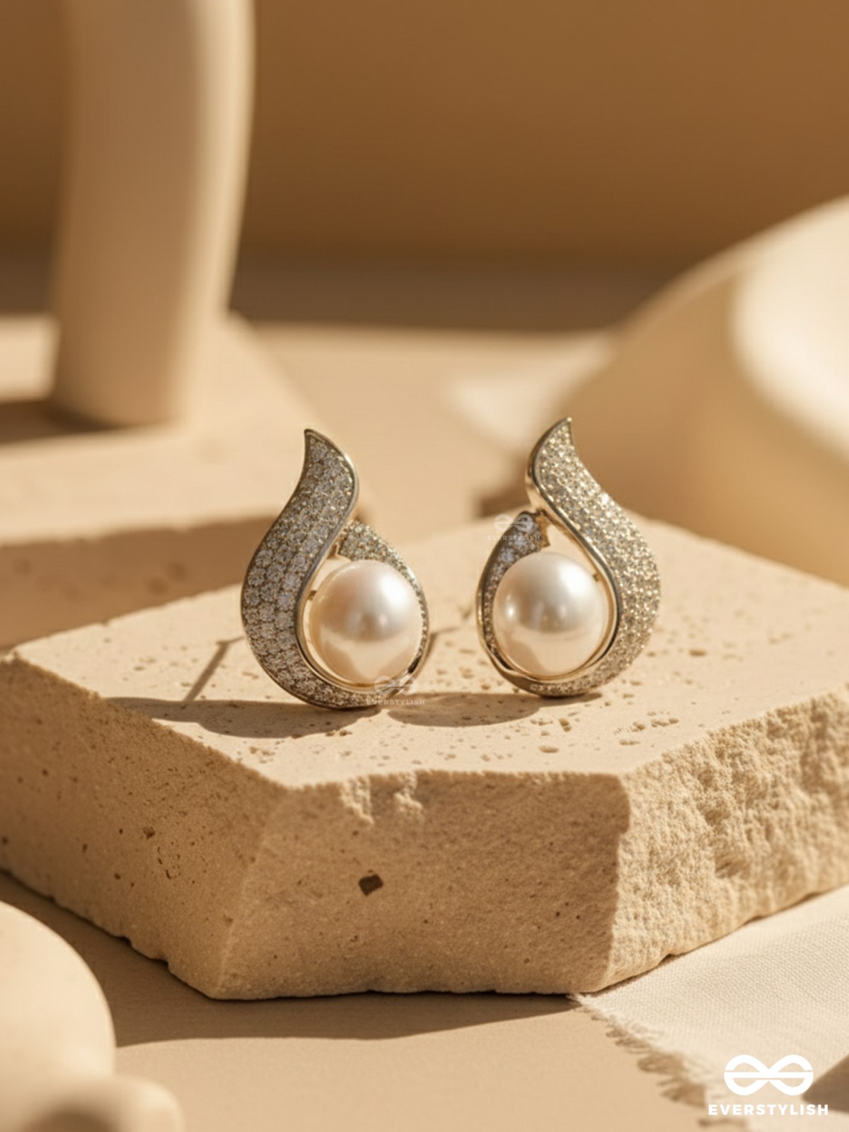 THE MOON WHIRL – GLEAMING PEARL STUDS WRAPPED IN CELESTIAL SWIRLS