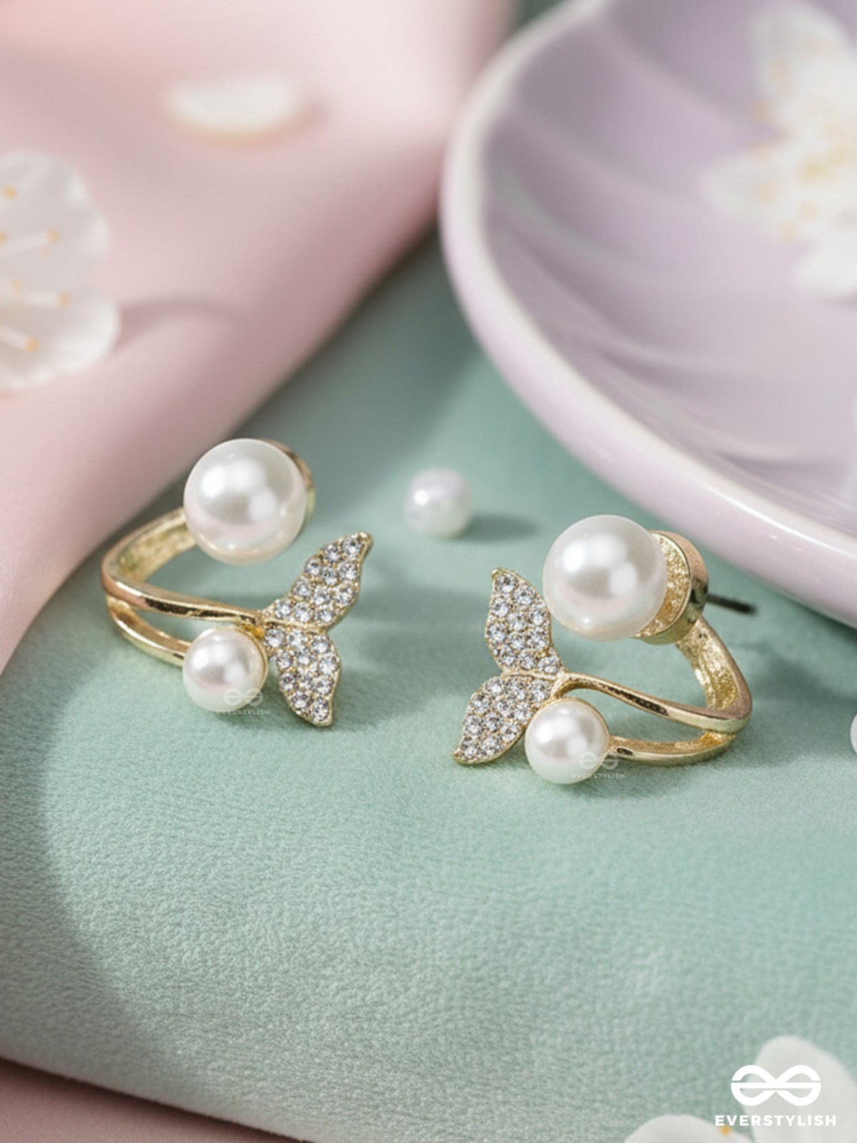 PEARL TENDRIL – DELICATE LEAFY PEARL STUDS WITH GOLDEN DETAILS