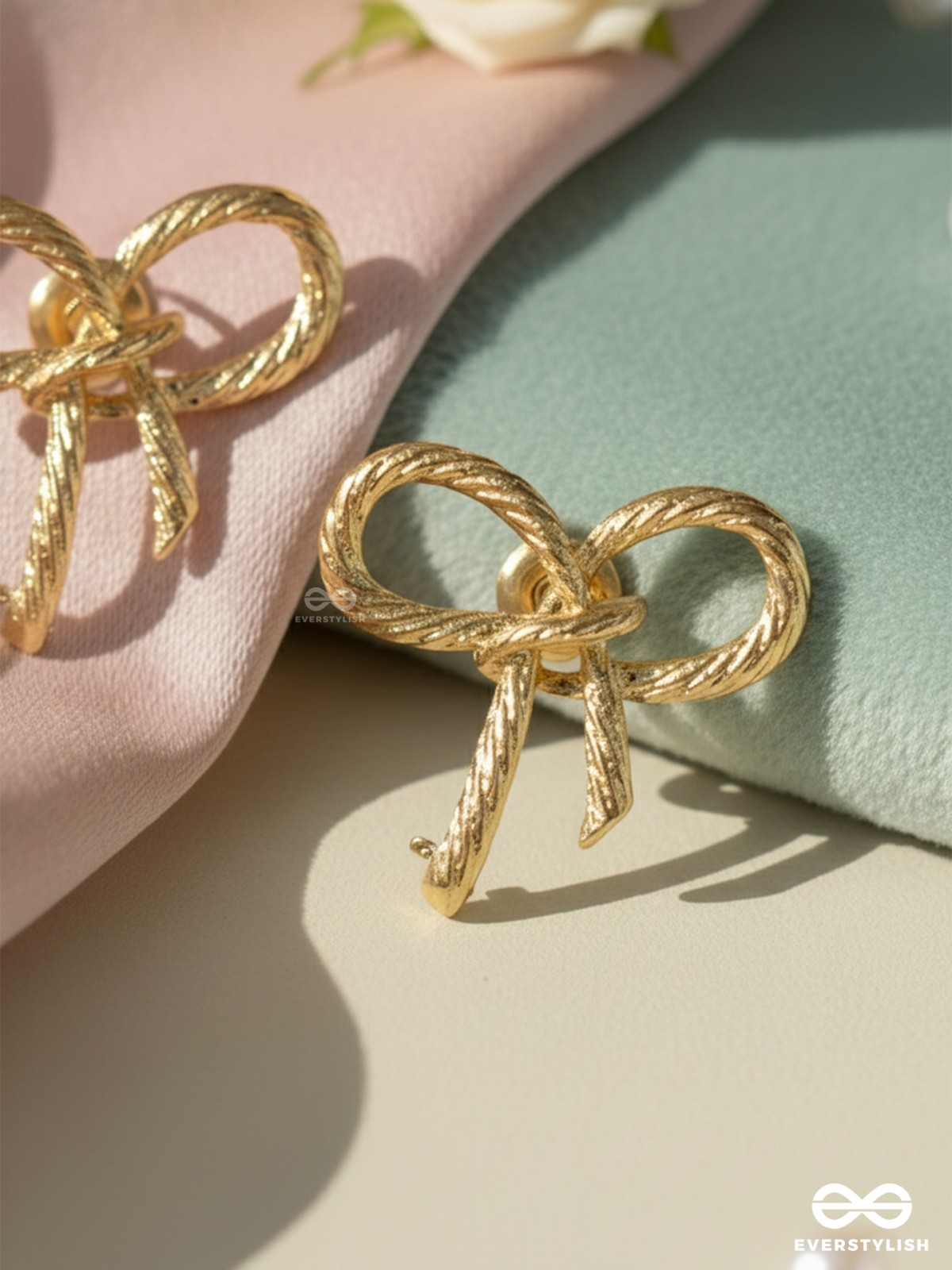 GOLD BOW – MINIMAL BOW STUDS THAT DEFINE EVERYDAY ELEGANCE