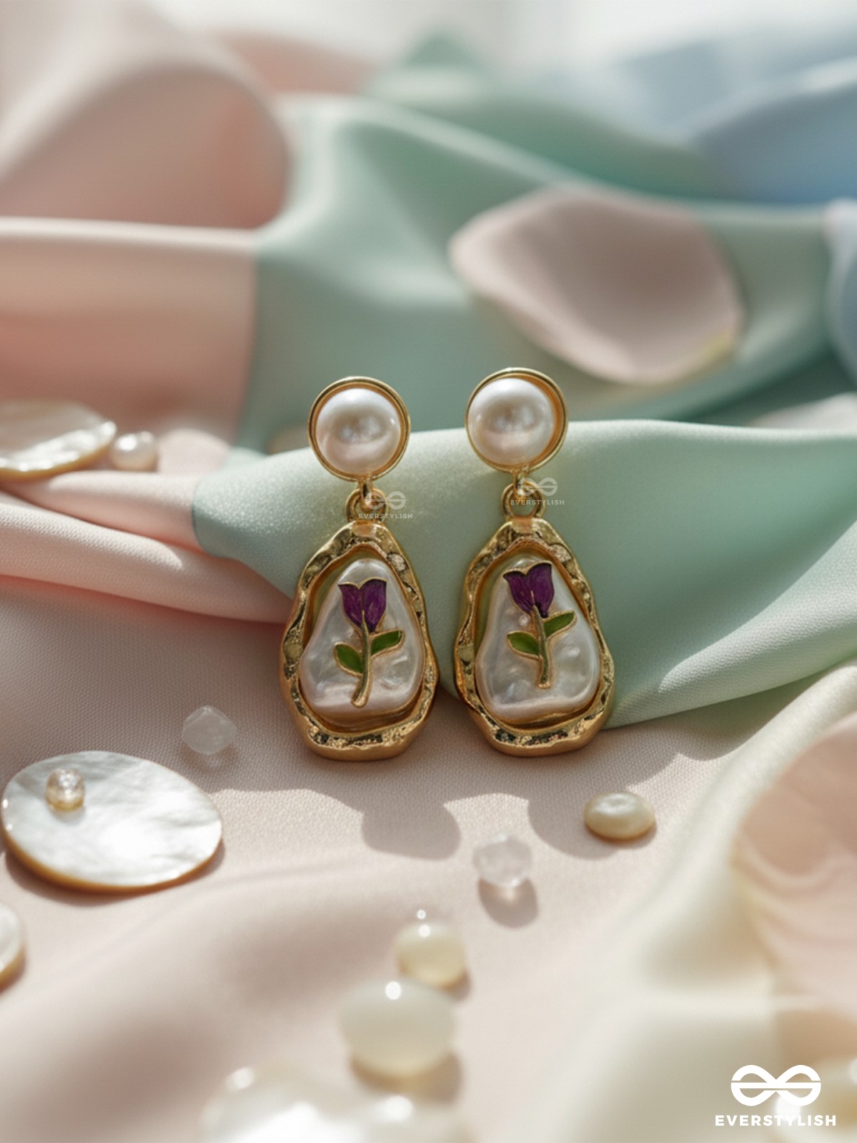 THE GOLDEN VINE – ORGANIC PEARL DROPS WITH ENGRAVED BOTANICAL DETAILS