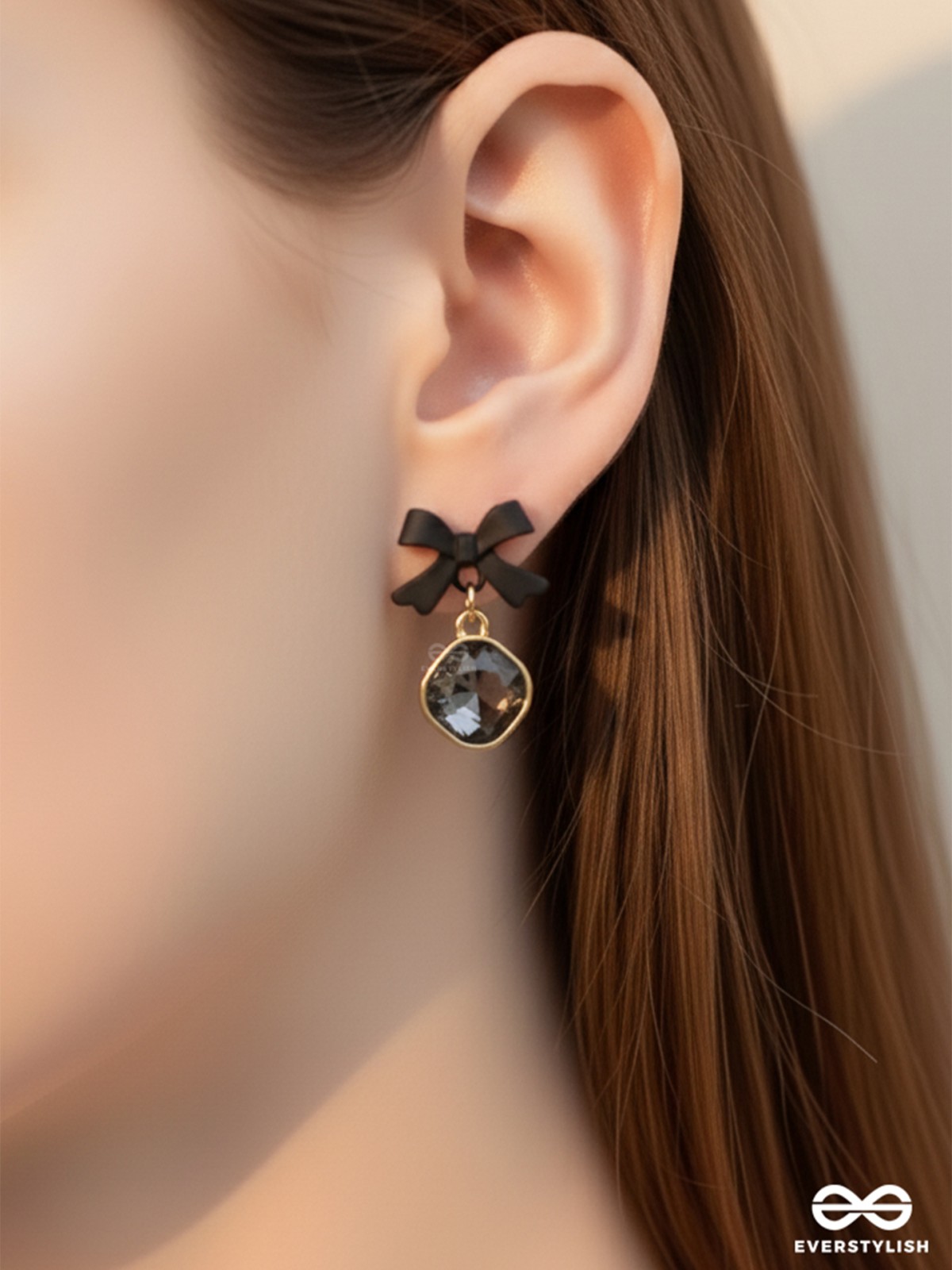 NIGHT WHISPERS – CHIC BOW EARRINGS WITH GLOSSY BLACK GEMSTONES