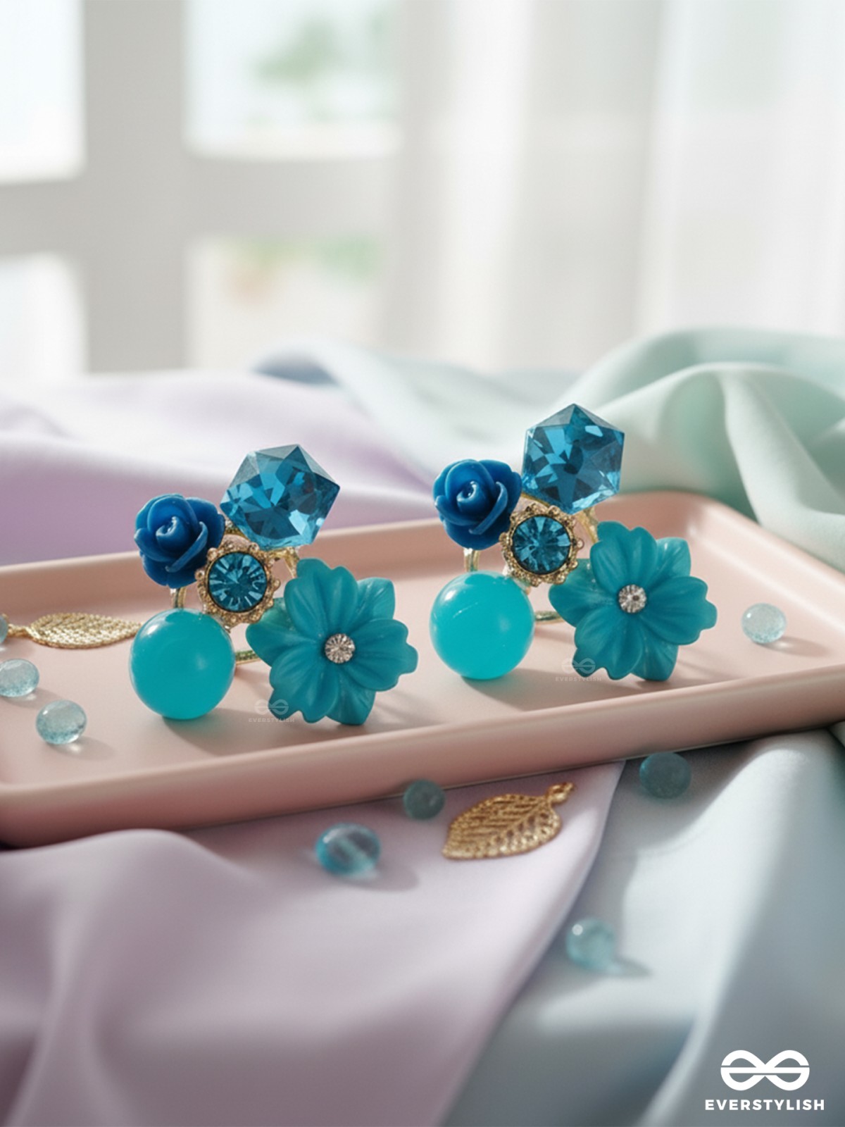 PETAL POP – CHARMING STUDS IN BLUE SHADES WITH FLOWER DETAILS