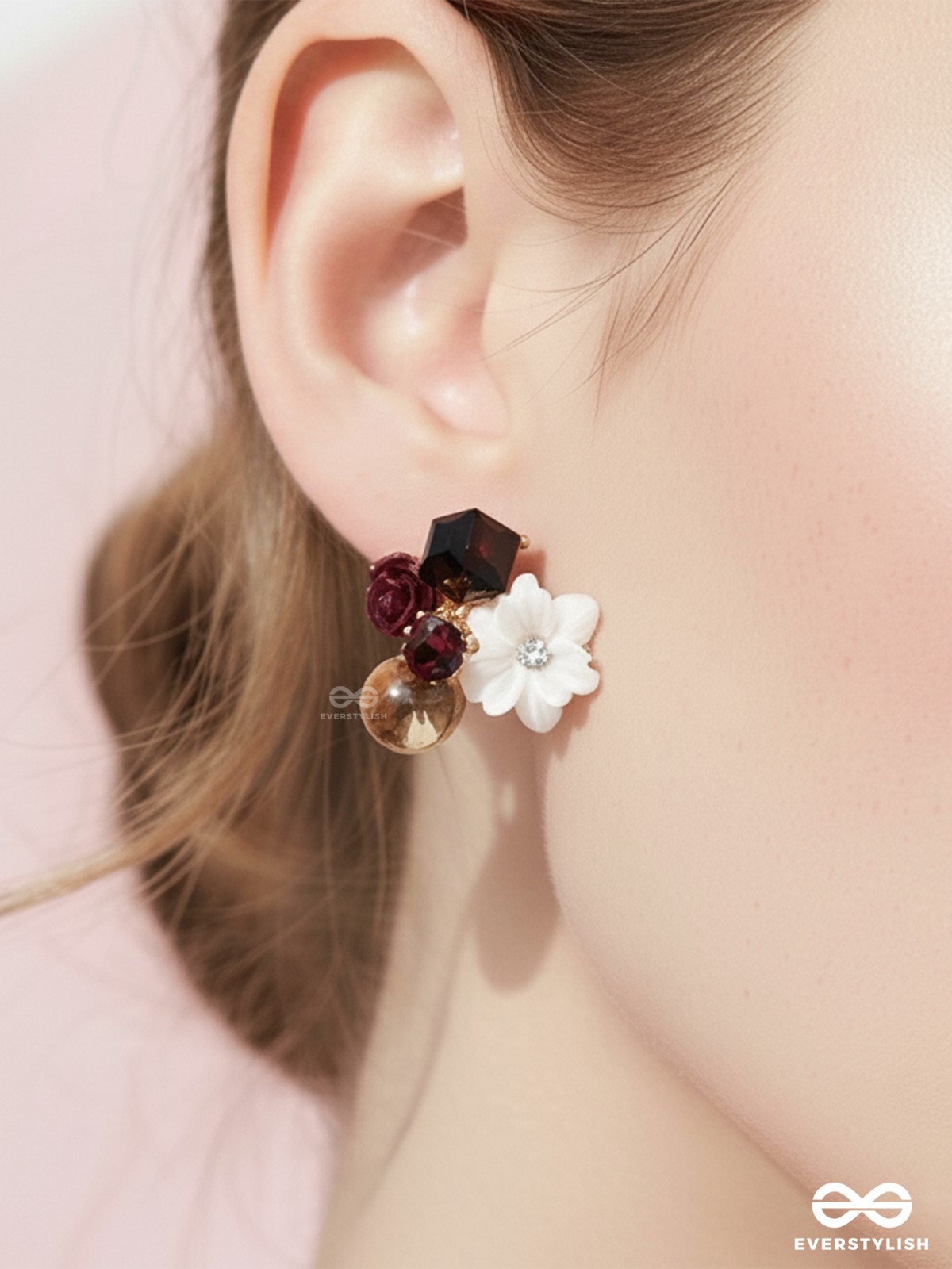PETAL POP – CHARMING STUDS IN WHITE SHADES WITH FLOWER DETAILS