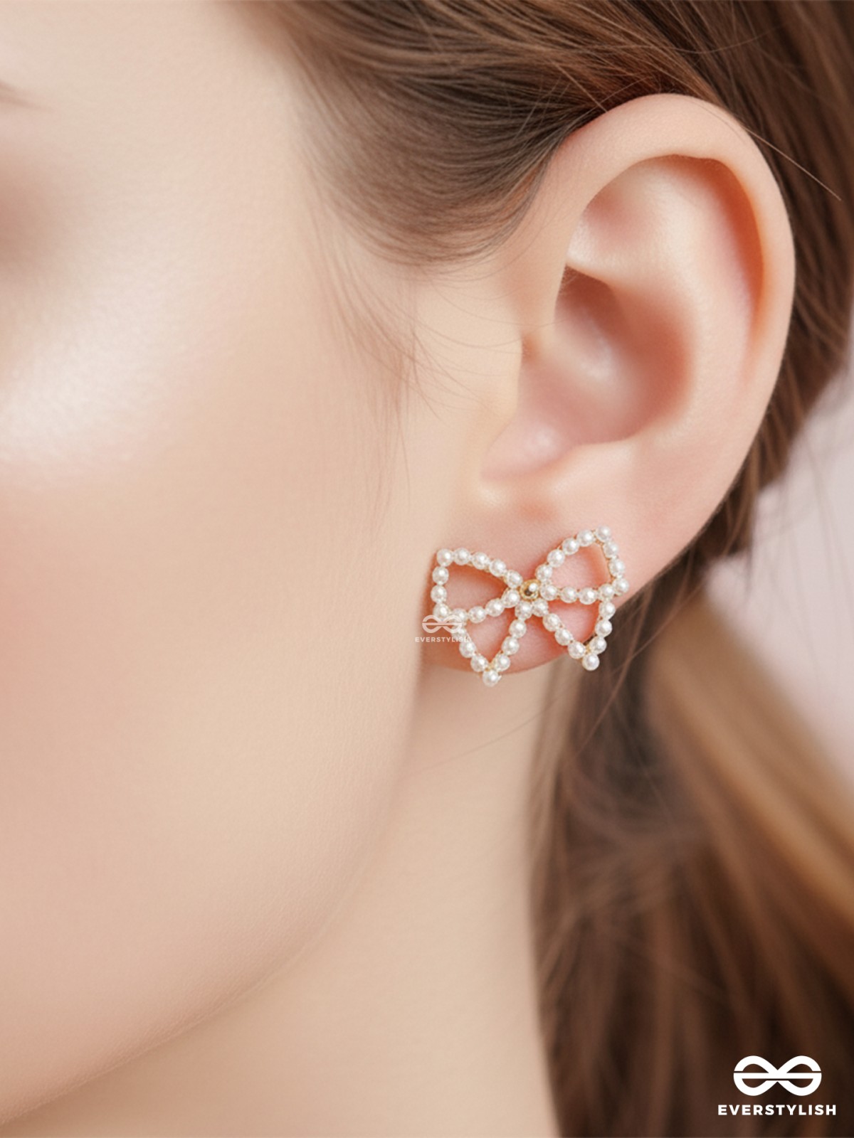 DAINTY TIE – SOPHISTICATED PEARL BOW EARRINGS