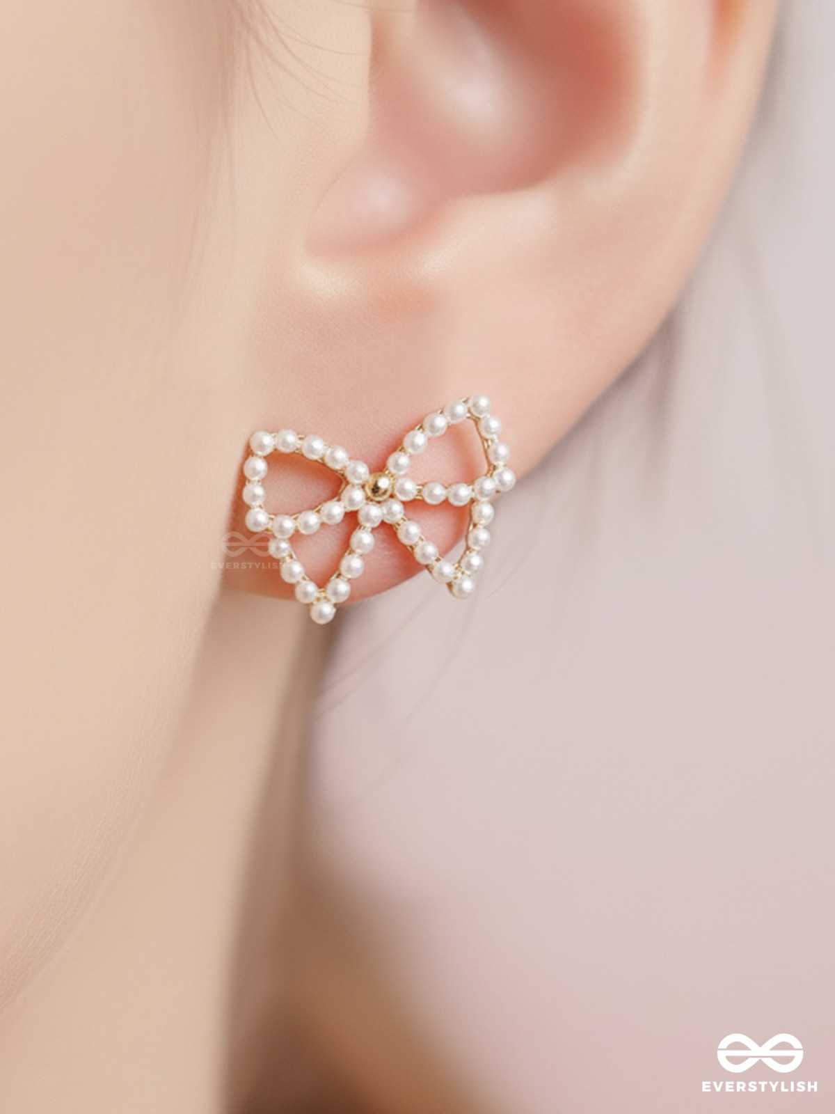 DAINTY TIE – SOPHISTICATED PEARL BOW EARRINGS