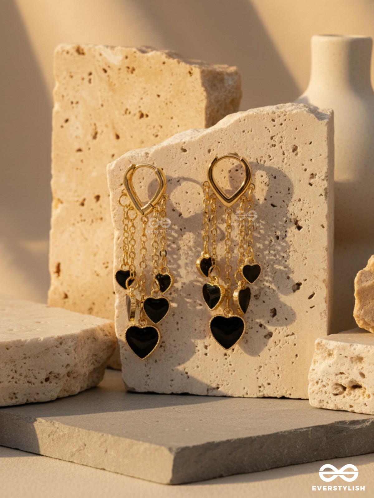 HEARTSTREAM GLITZ – GOLDEN CHAIN DROP HEART EARRINGS