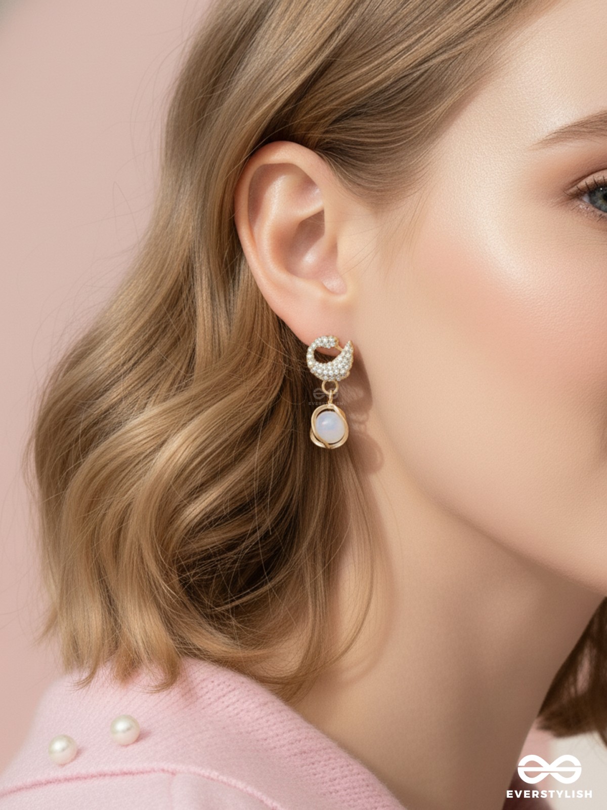 MISTY SWIRL – GOLD CRYSTAL CURVE WITH FROSTED DROP EARRINGS 