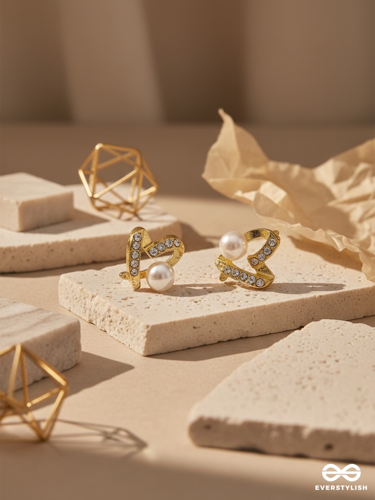 AURA CURVE – PEARL & CRYSTAL SWIRL STUDS