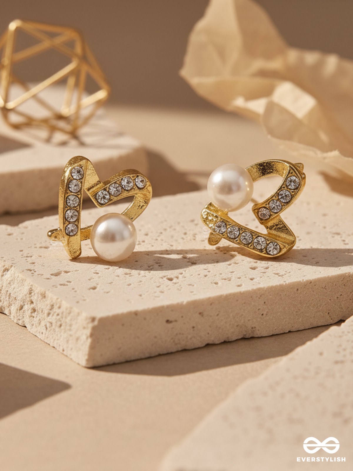 AURA CURVE – PEARL & CRYSTAL SWIRL STUDS