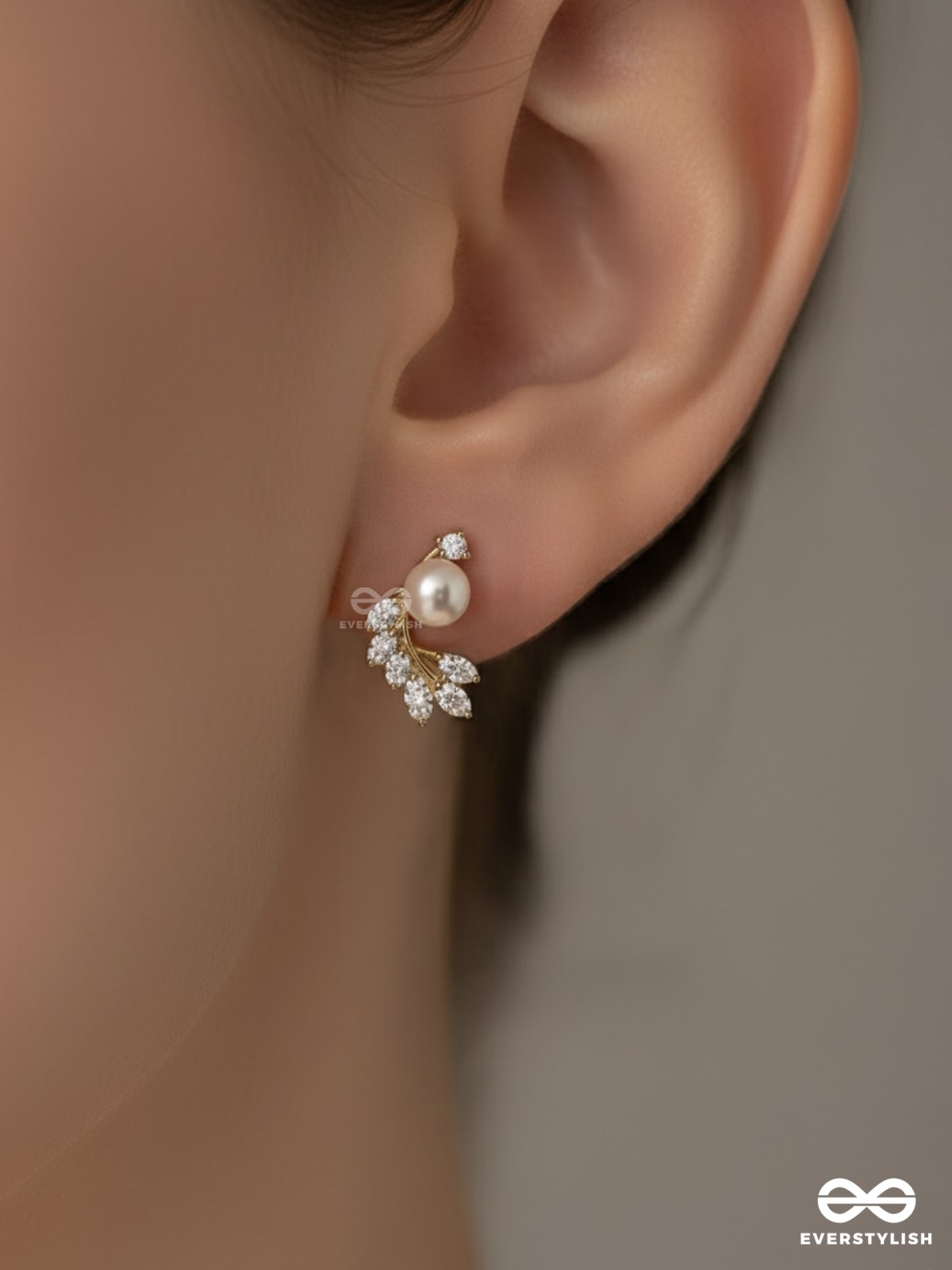 PEARL GLOSS LEAF – ELEGANT CRYSTAL STUDS