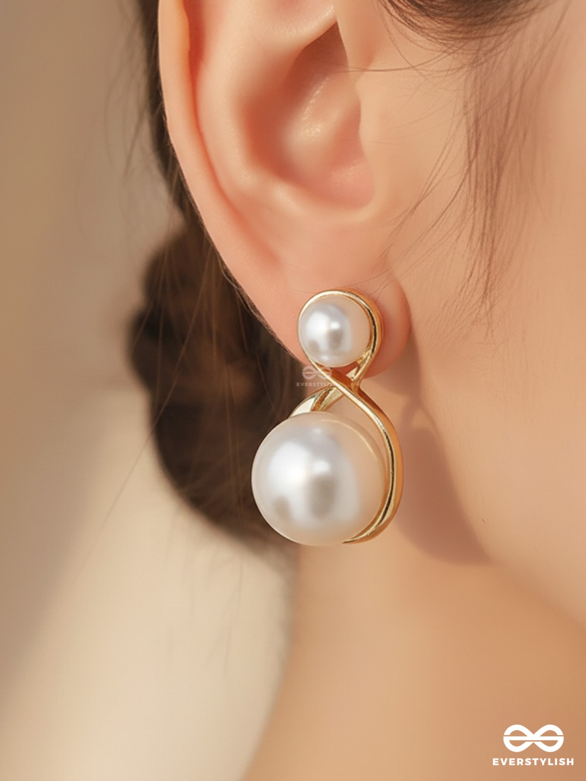 PEARL SET – SLEEK DOUBLE PEARL STUD