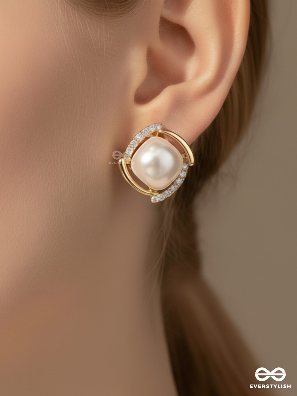 PEARL HALO FRAME – CHIC SQUARE PEARL STUD EARRINGS