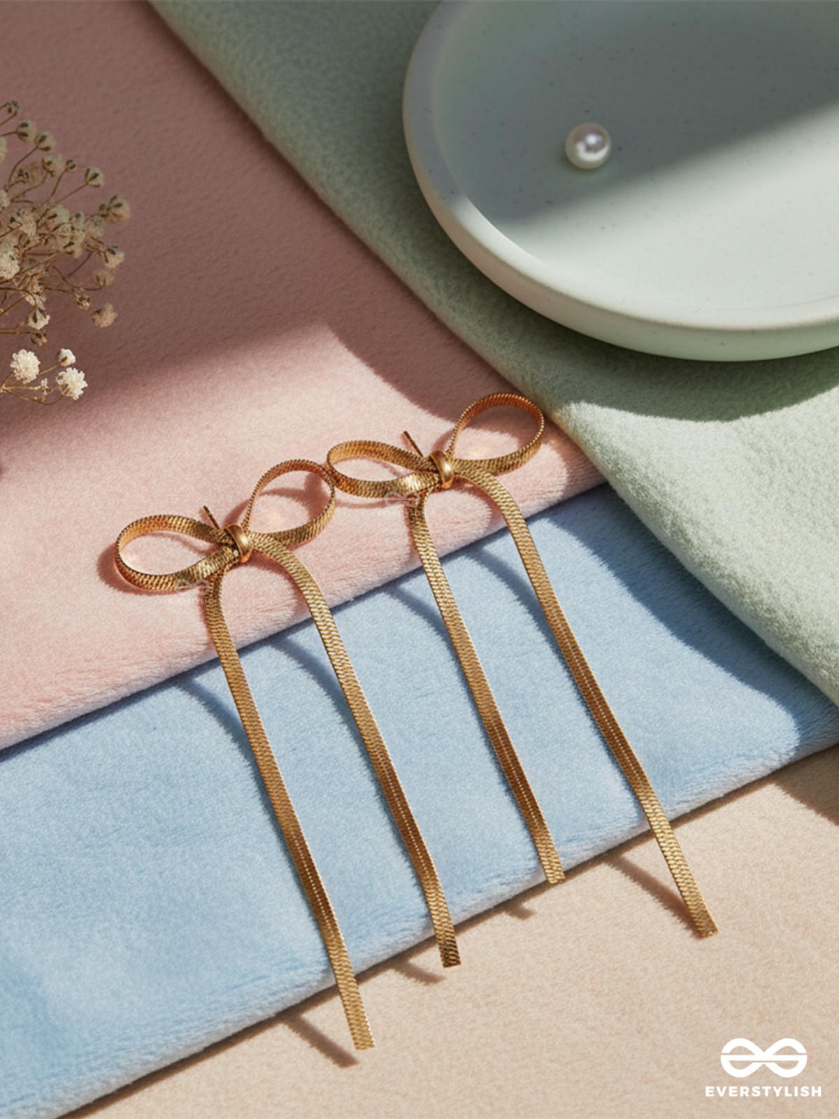 BOWLINE GLINT – MODERN GOLD RIBBON DROPS