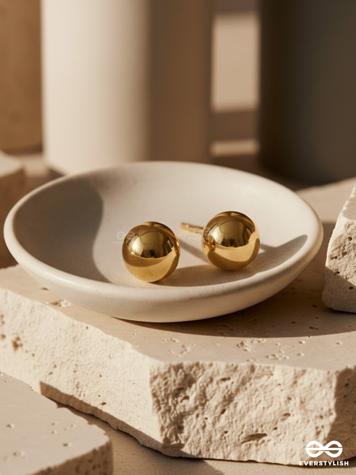 DOTTY – CLASSIC GOLD STUD EARRINGS