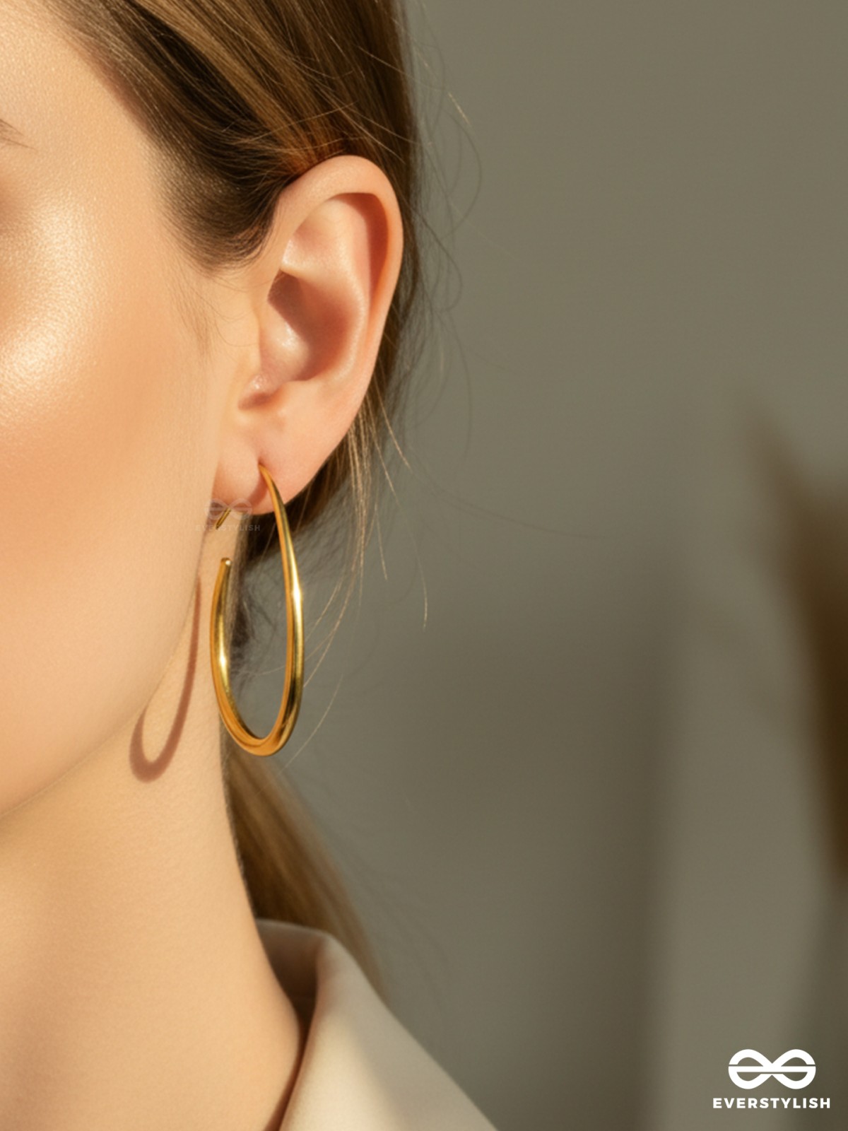 HONEY ARC – WARM GOLD HOOP EARRINGS