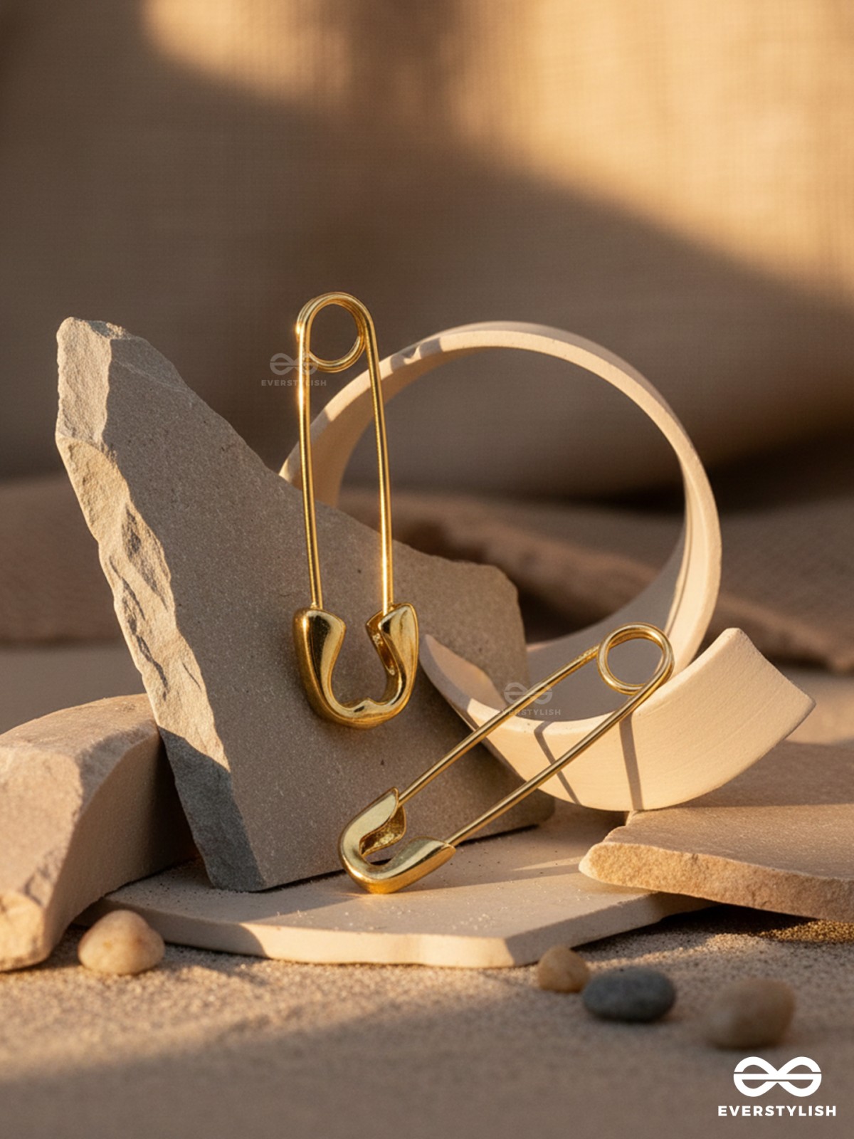 LOCK IT – BOLD SAFETY PIN EARRINGS