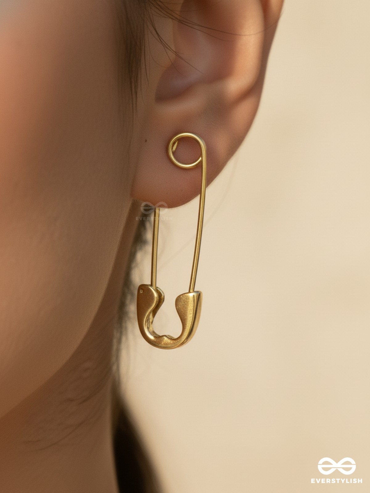 LOCK IT – BOLD SAFETY PIN EARRINGS